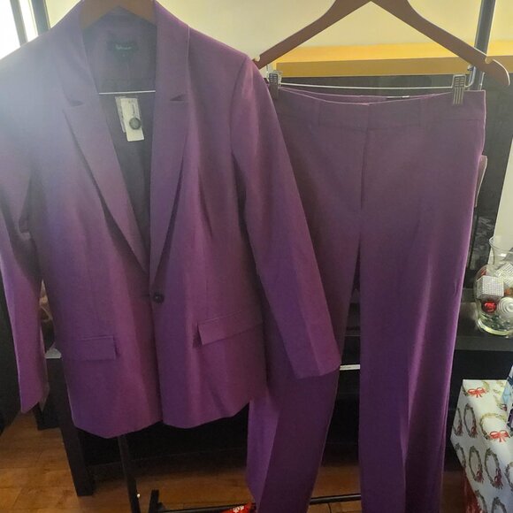 Business suit - Picture 3 of 16